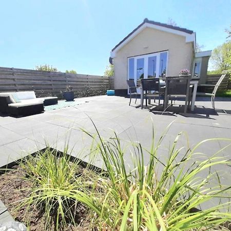 Huisje Britt Met Grote Tuin En Veel Privacy Dirkshorn Bagian luar foto