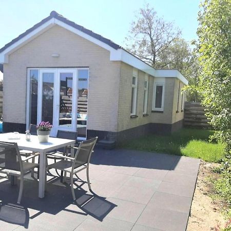 Huisje Britt Met Grote Tuin En Veel Privacy Dirkshorn Bagian luar foto