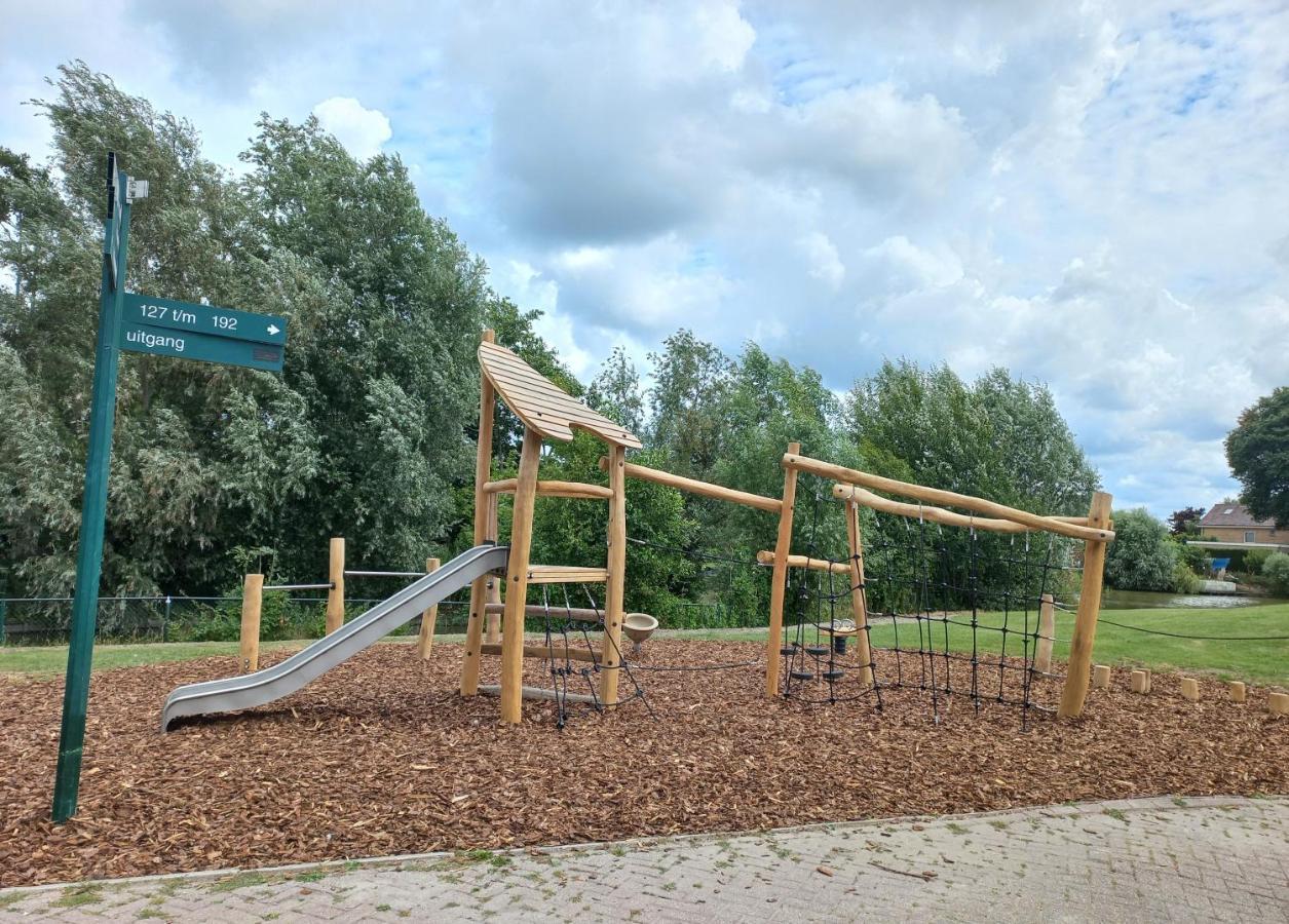 Huisje Britt Met Grote Tuin En Veel Privacy Dirkshorn Bagian luar foto