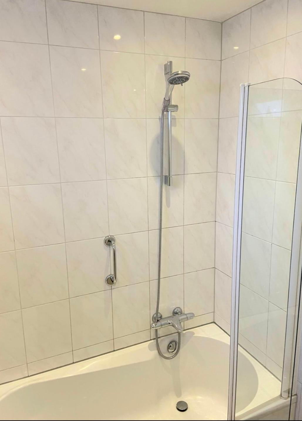 Huisje Britt Met Grote Tuin En Veel Privacy Dirkshorn Bagian luar foto