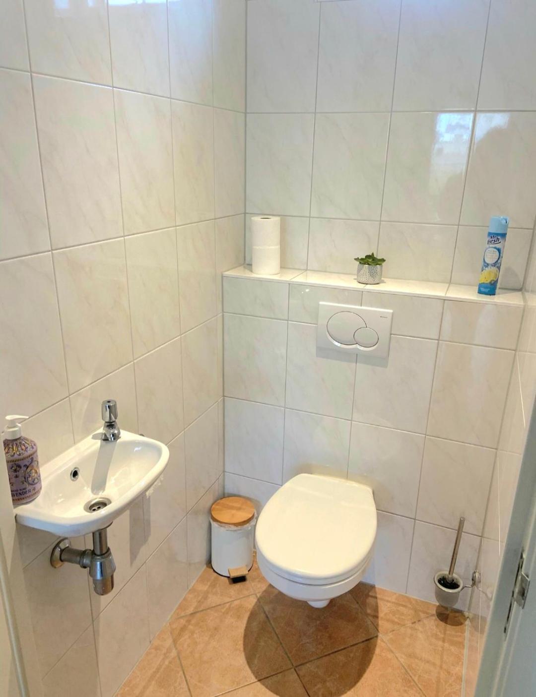 Huisje Britt Met Grote Tuin En Veel Privacy Dirkshorn Bagian luar foto
